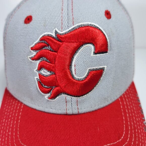 Calgary Flames Cap Hat Cap Med / Large Zephyr NHL Stretch Fit Hockey Grey & Red - Picture 2 of 11